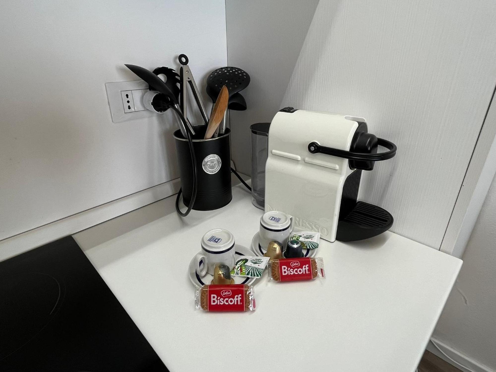 Elegante Bilocale Con Posto Auto Privato Apartment Brescia Luaran gambar